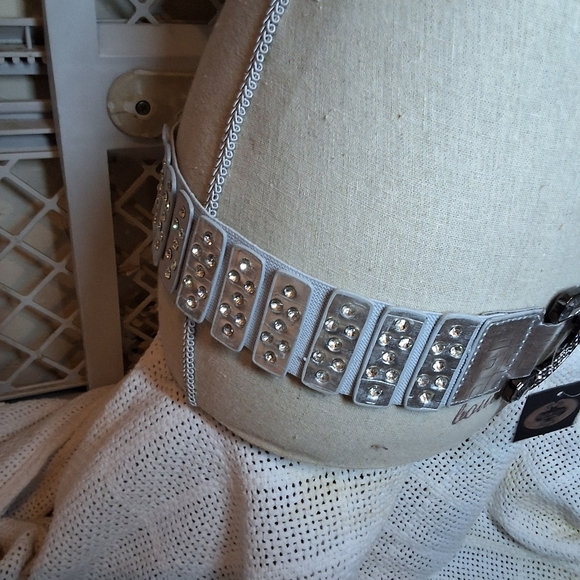 Boutique pearl grey stretch belt with rhinestone accents and buckle OSFM - Picture 3 of 15